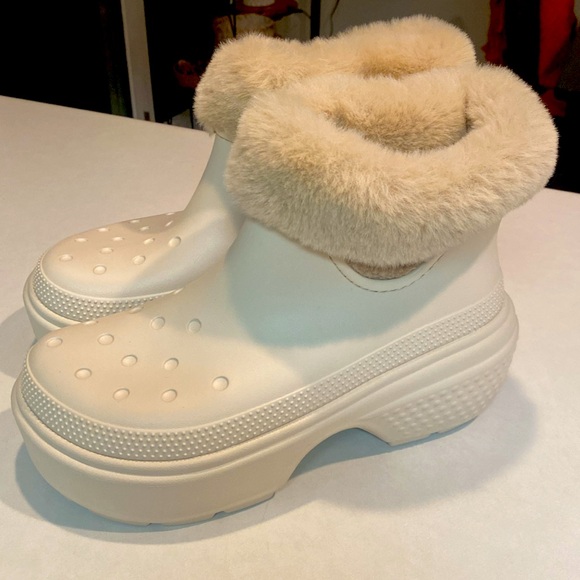 CROCS Stomp ‘Fur’ Lined Platform Boots Color Stucco Sz 10 NWOT - Picture 4 of 16